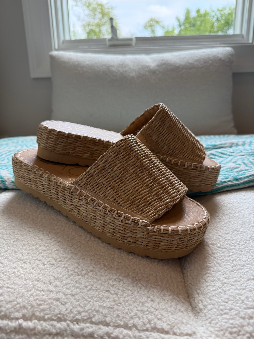 NWOT BEACH by MATISSE Woven Tan Platform Slide Sandals - Women